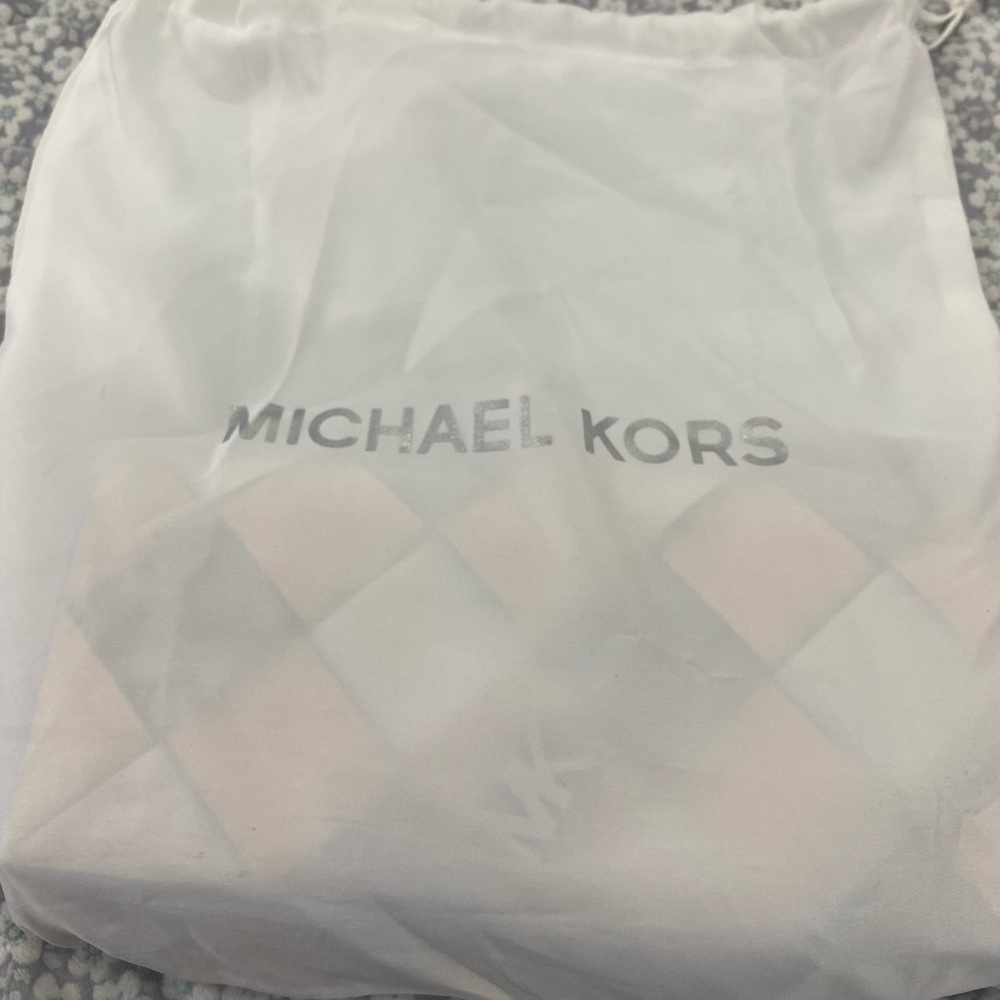 Michael Kors Mott Clutch in leather with silver-tone hardware. - Picture 2 of 7